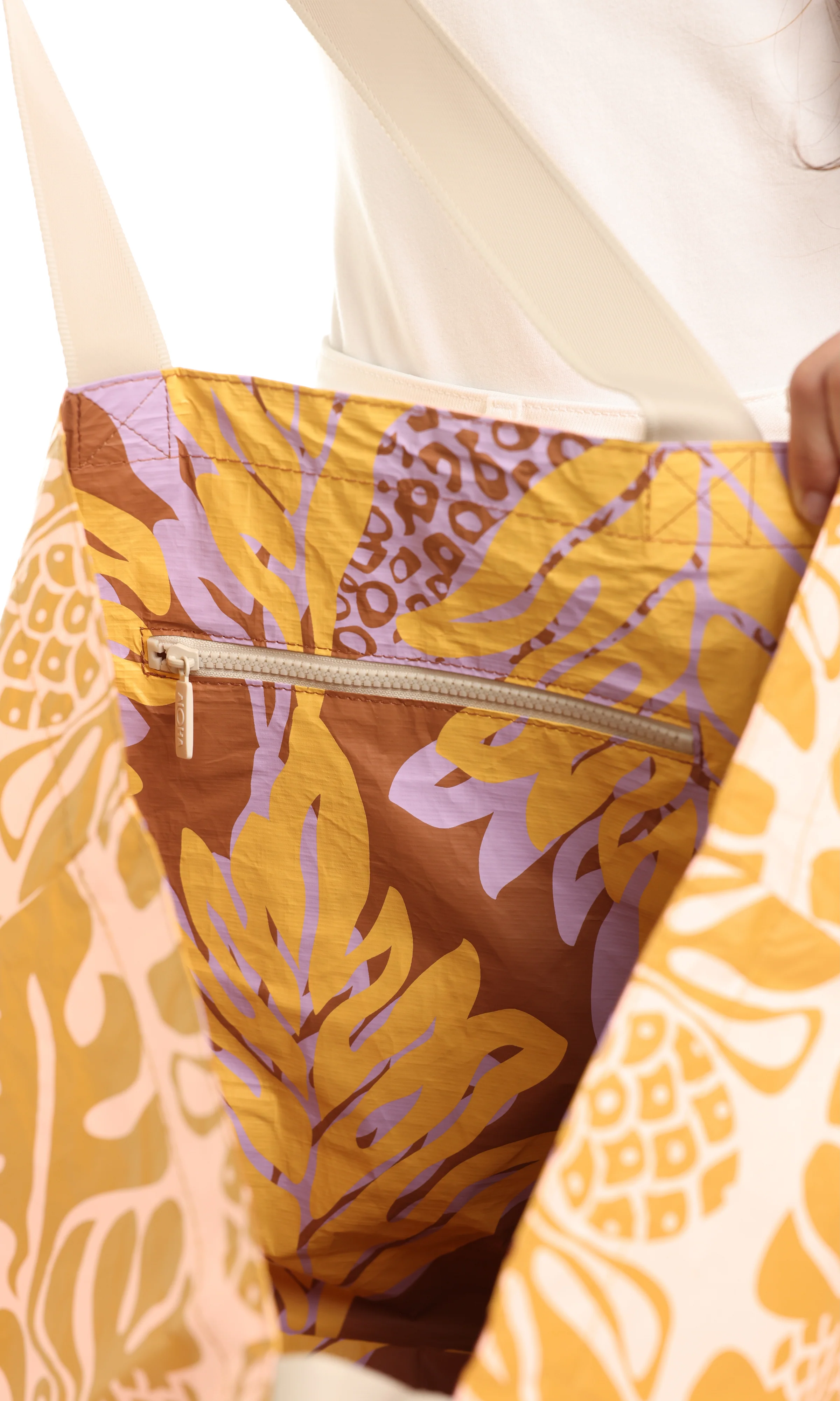 Holo Holo Tote - Image 6